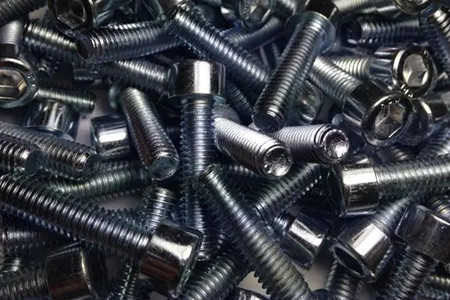 你真的了解內(nèi)六角螺栓和外六角螺栓嗎？華隆科普！